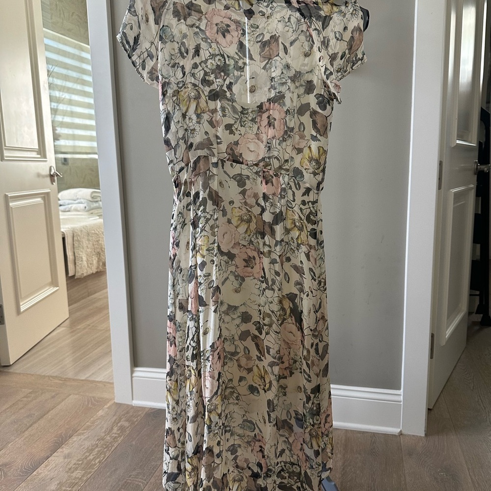 Massimo Dutti Woman silk dress with long-low train